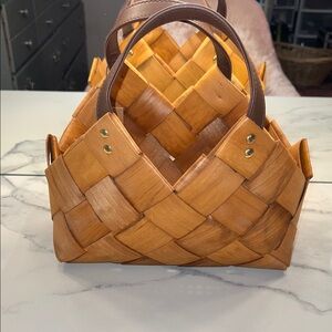 Brown Woven Basket 🤎